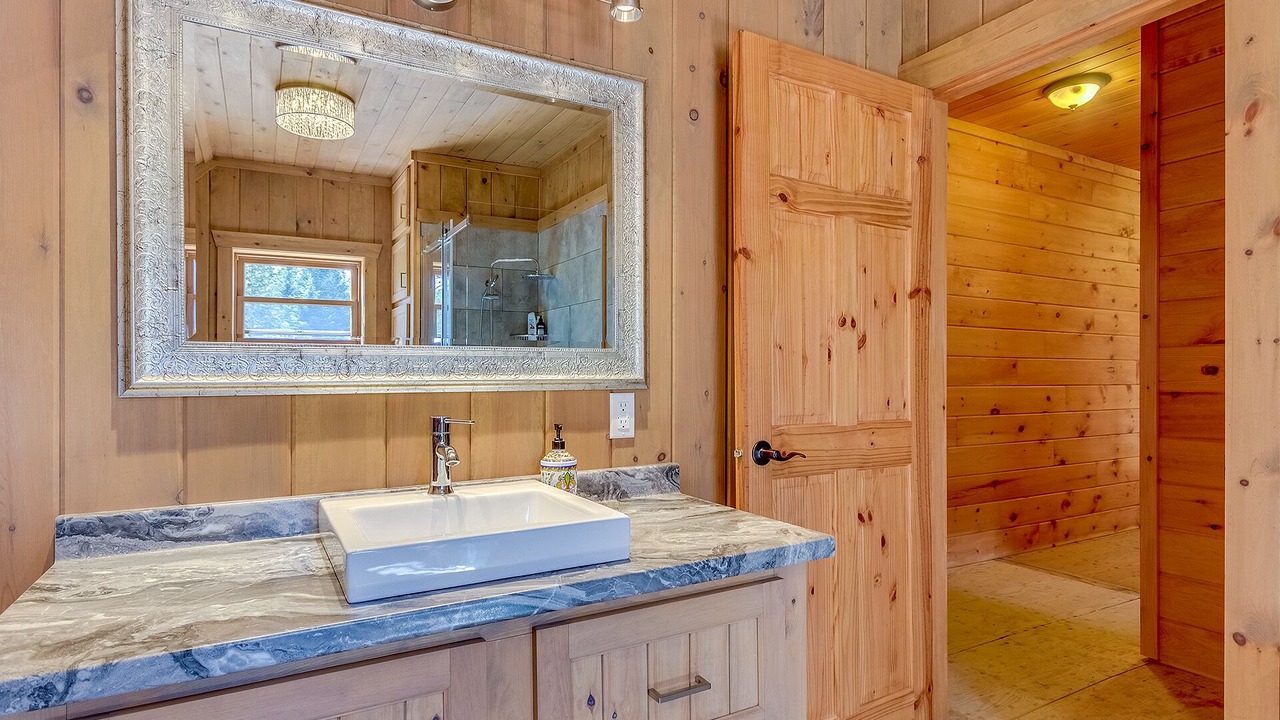 Photo of Bathroom in Saint-Alexis-des-Monts