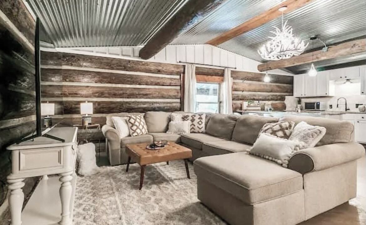 Photo of Livingroom in Shawnee