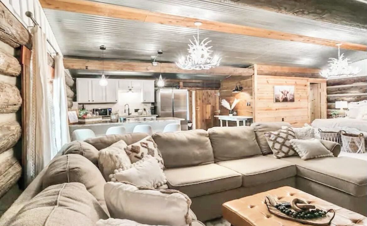 Photo of Livingroom in Shawnee