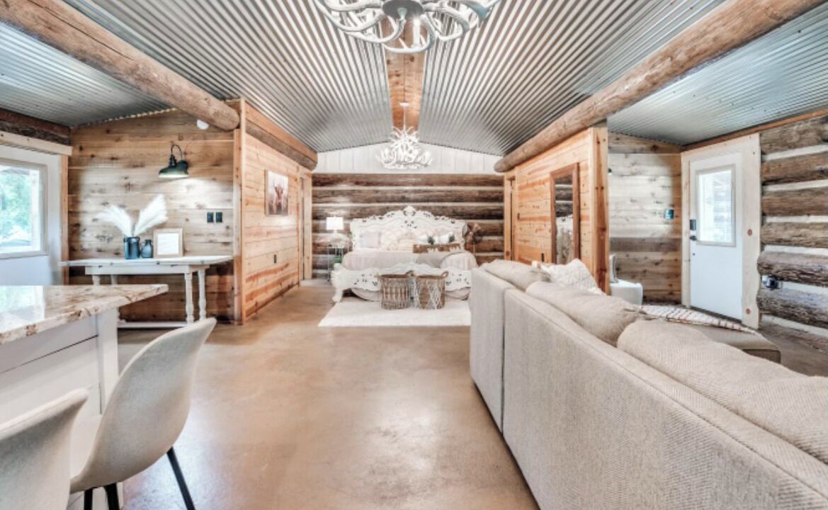 Photo of Livingroom in Shawnee