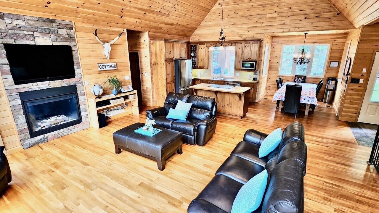 Photo of Livingroom in Scugog