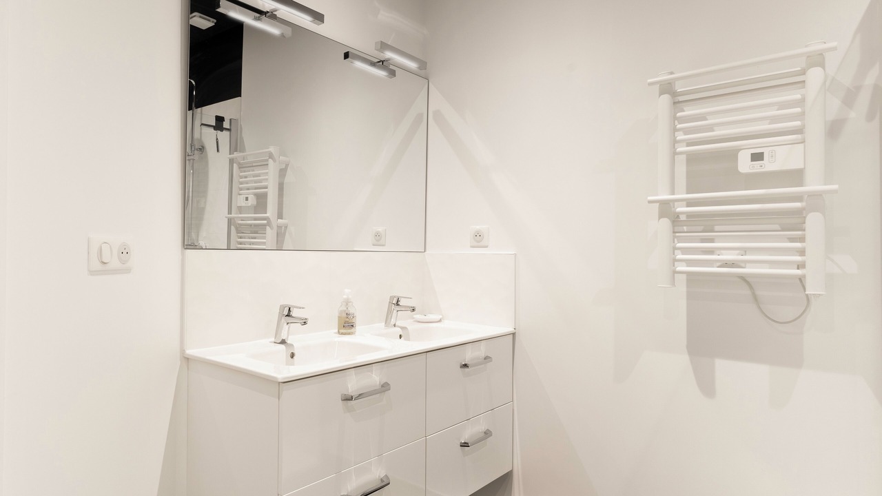 Photo of Bathroom in Montfort-le-Gesnois