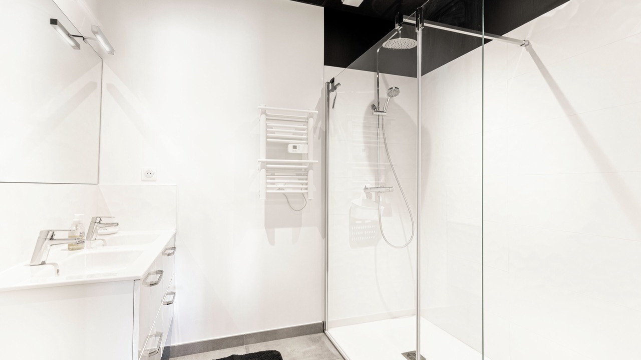 Photo of Bathroom in Montfort-le-Gesnois