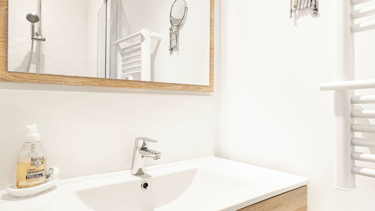 Photo of Bathroom in Montfort-le-Gesnois