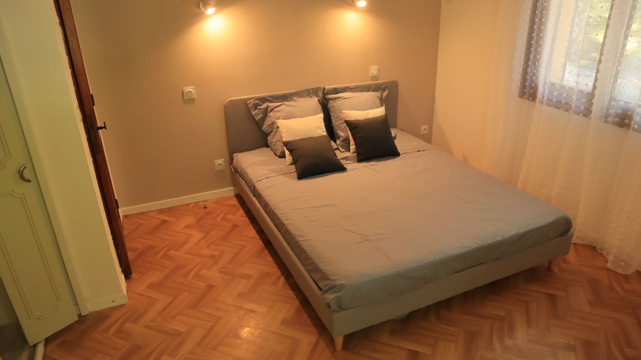 Photo of Bedroom in Valaurie