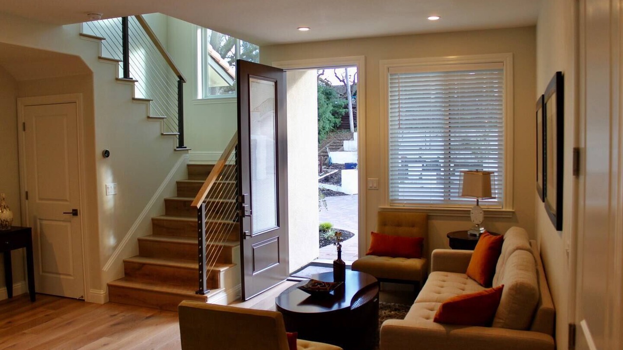 Photo of Livingroom in Saranap