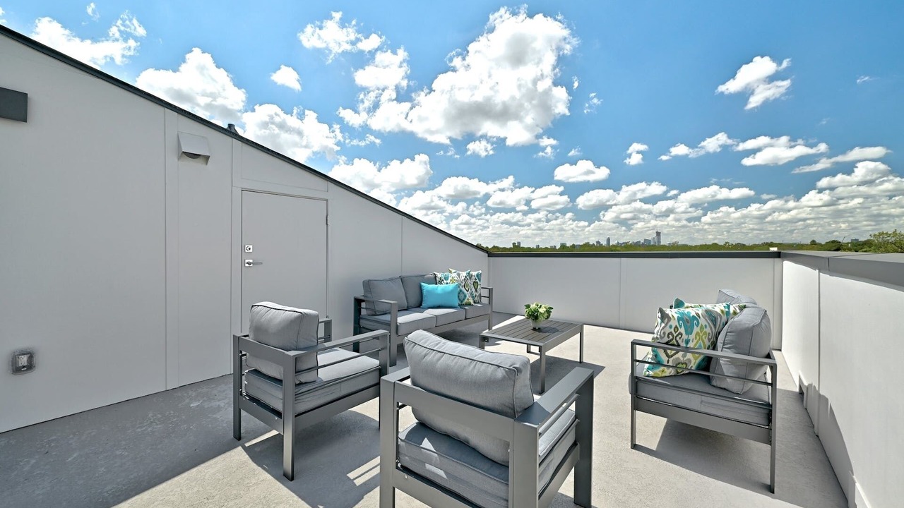 Photo of Patio Balcony in MLK