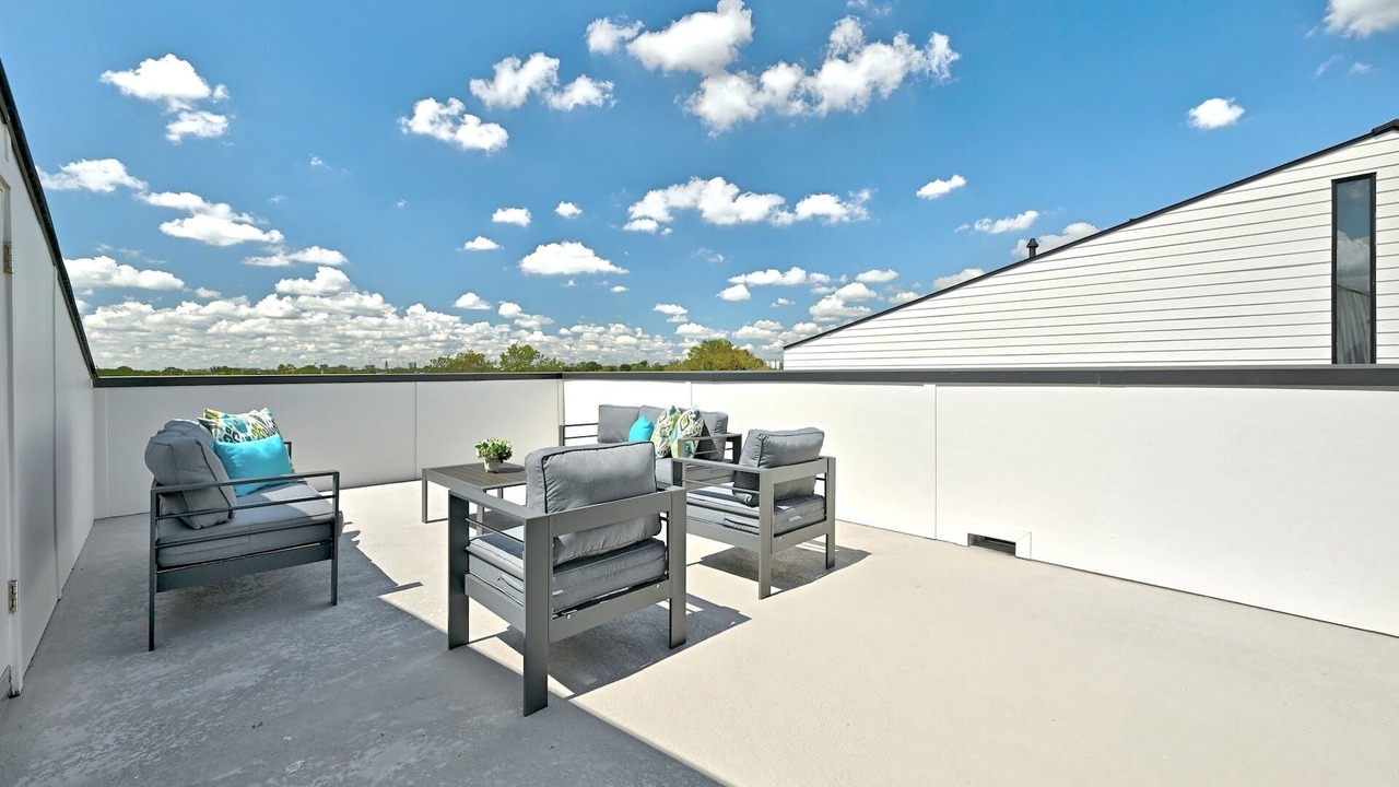 Photo of Patio Balcony in MLK