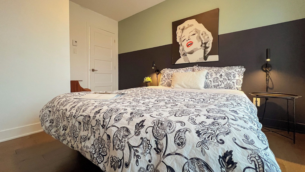 Photo of Bedroom in Cote-Des-Neiges—Notre-Dame-De-Grace
