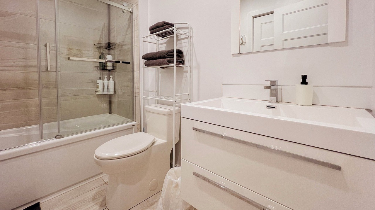 Photo of Bathroom in Cote-Des-Neiges—Notre-Dame-De-Grace