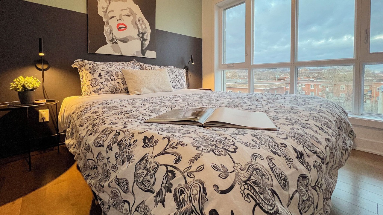 Photo of Bedroom in Cote-Des-Neiges—Notre-Dame-De-Grace