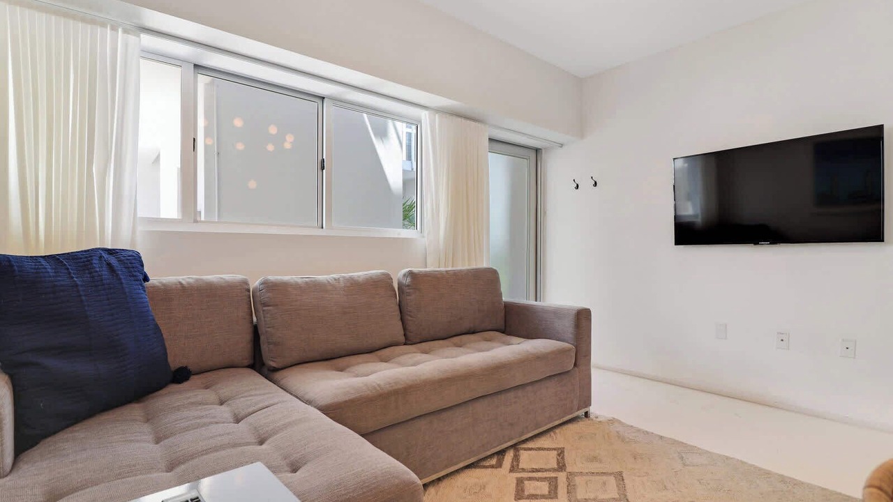 Photo of Livingroom in South Pointe