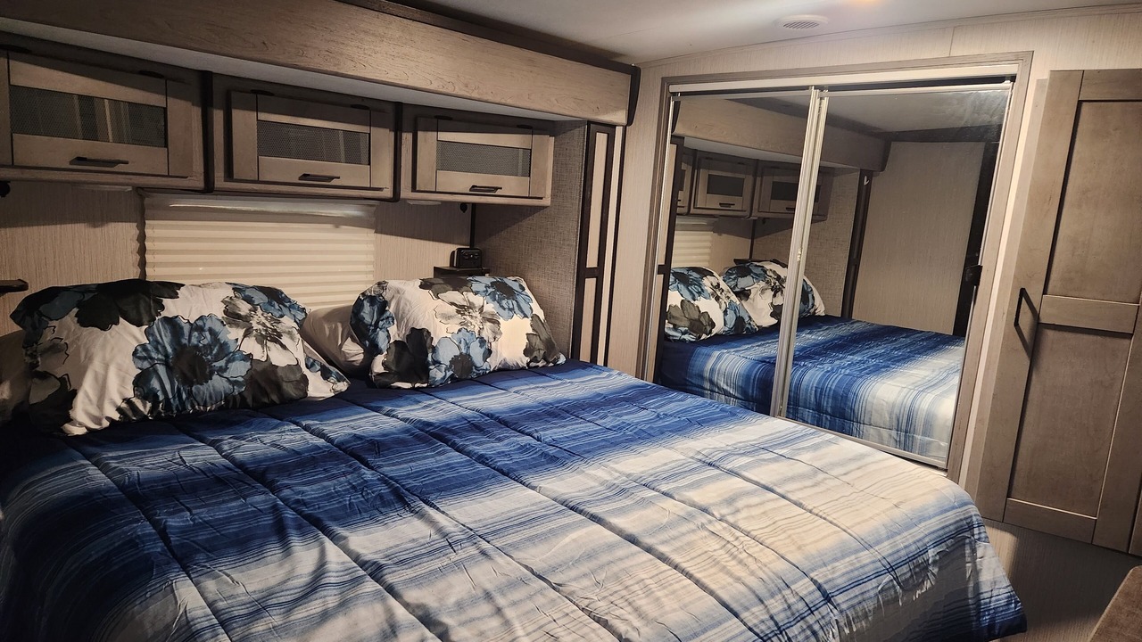 Photo of Bedroom in Crystal Beach