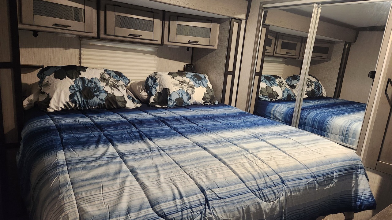 Photo of Bedroom in Crystal Beach