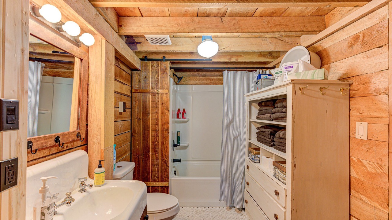 Photo of Bathroom in Canyon Creek