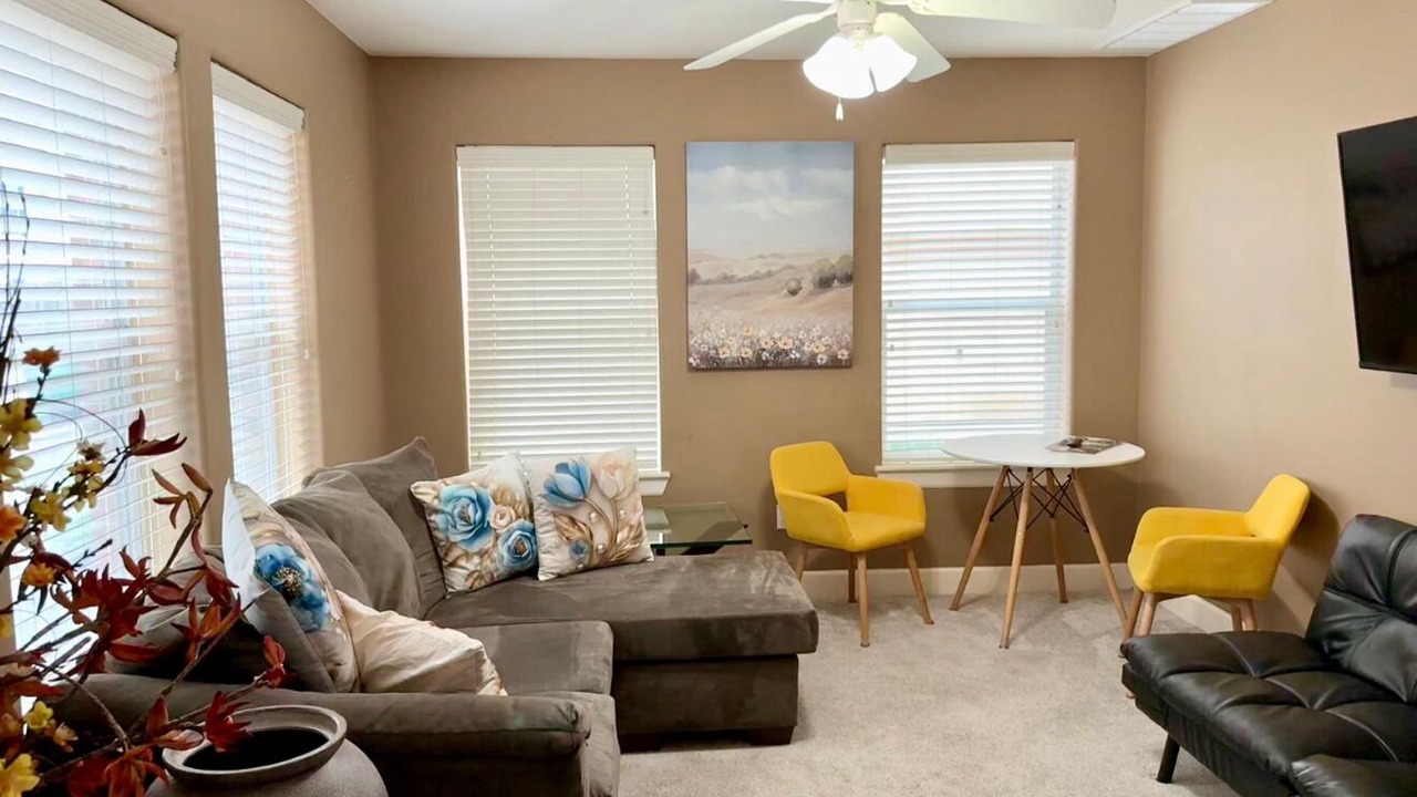 Photo of Livingroom in Washington Ave./ Memorial Park