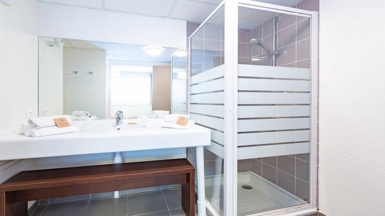 Photo of Bathroom in Roz-sur-Couesnon