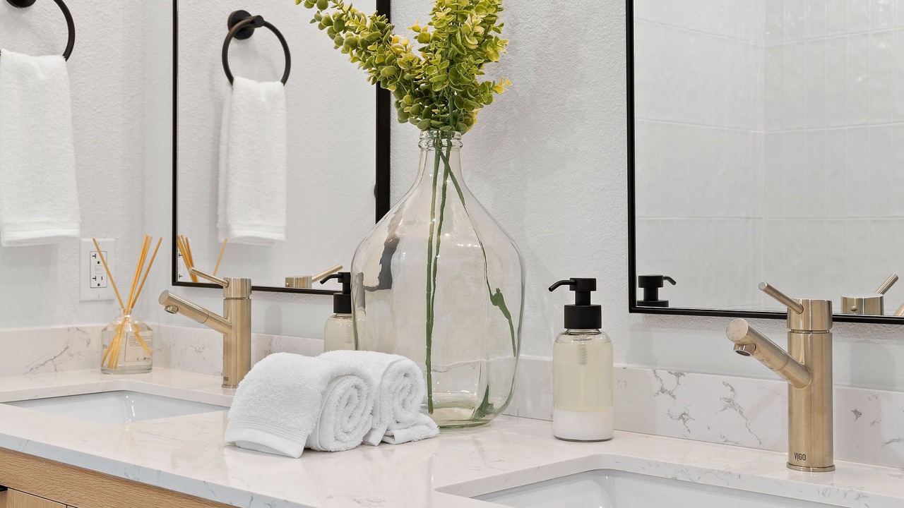 Photo of Bathroom in Buckner Terrace - Everglade Park