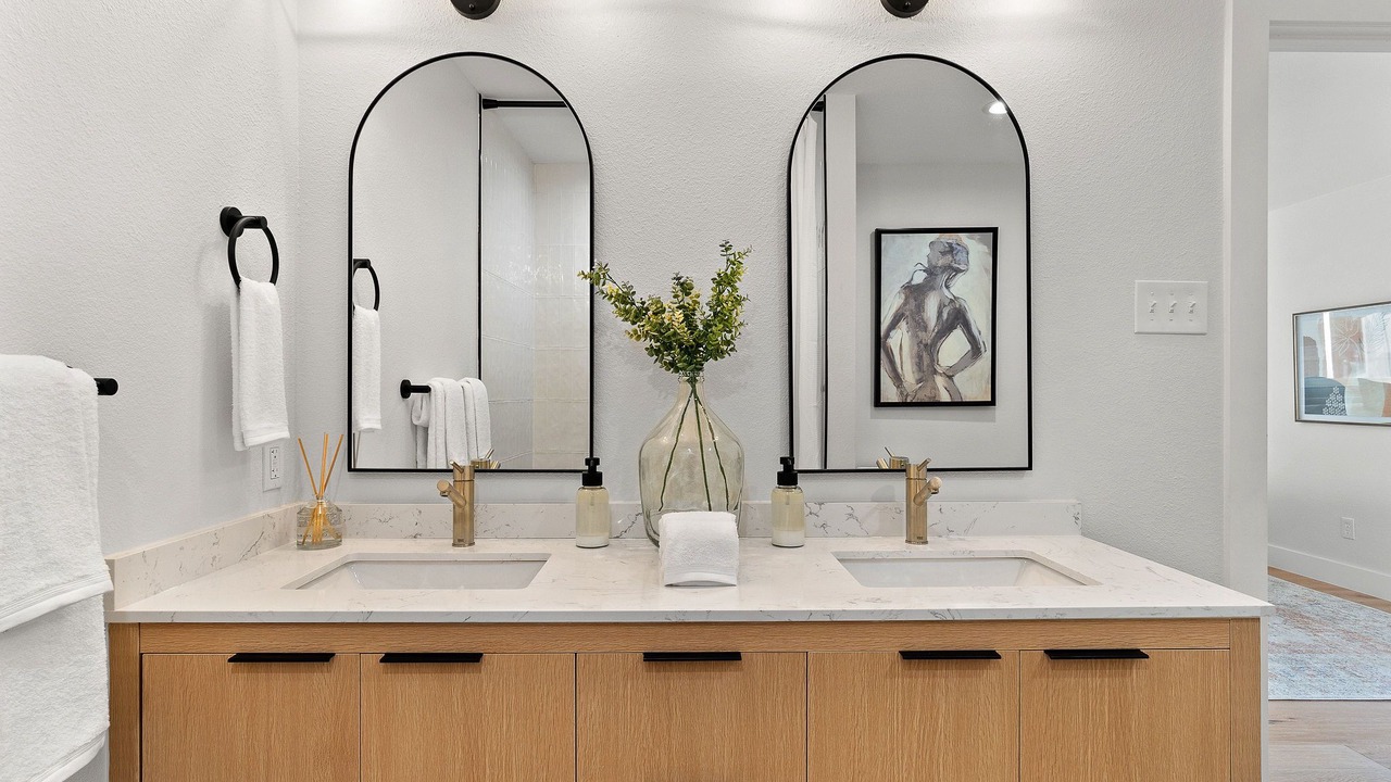 Photo of Bathroom in Buckner Terrace - Everglade Park