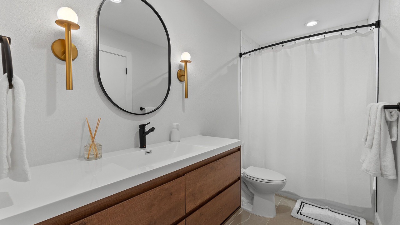 Photo of Bathroom in Buckner Terrace - Everglade Park
