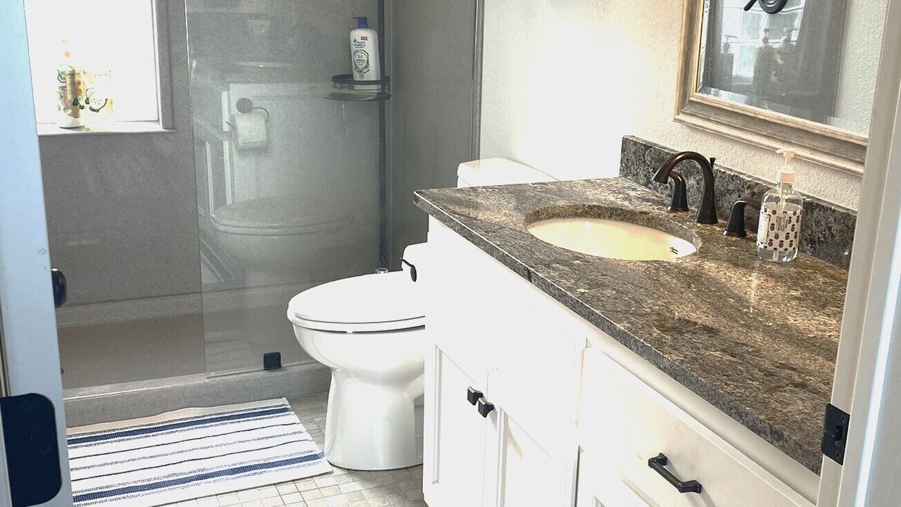 Photo of Bathroom in Hoyt