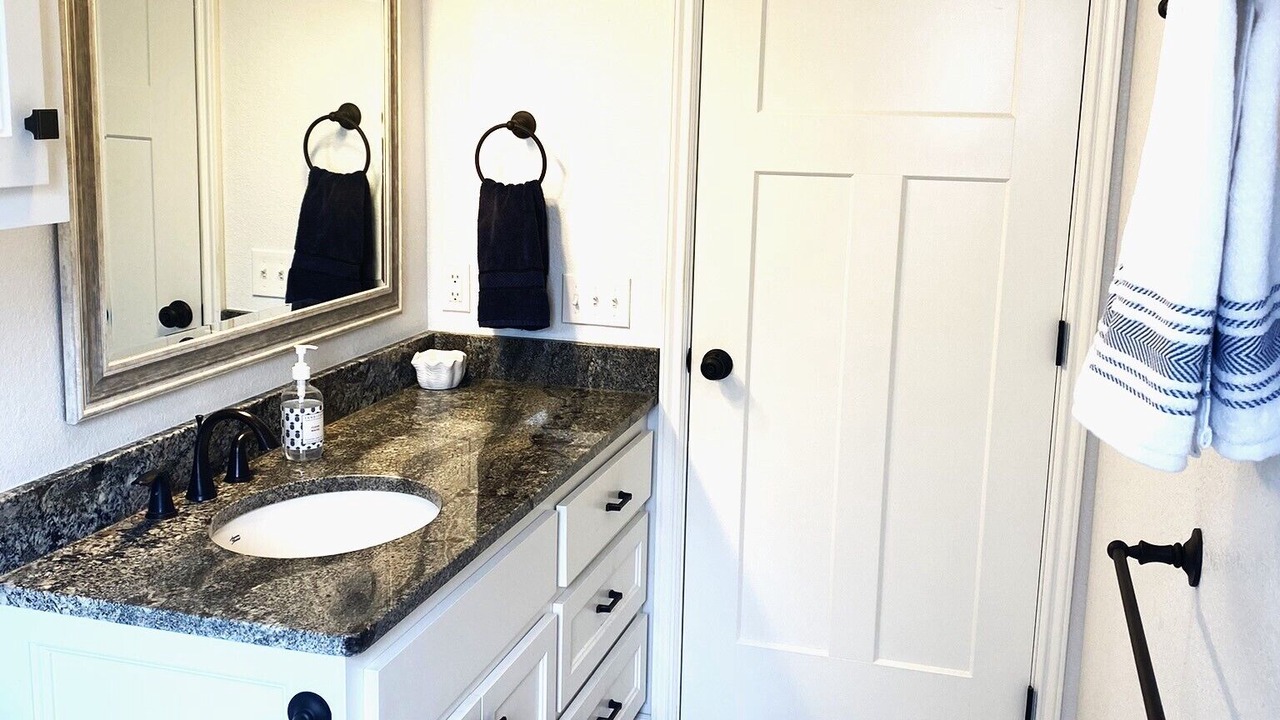 Photo of Bathroom in Hoyt