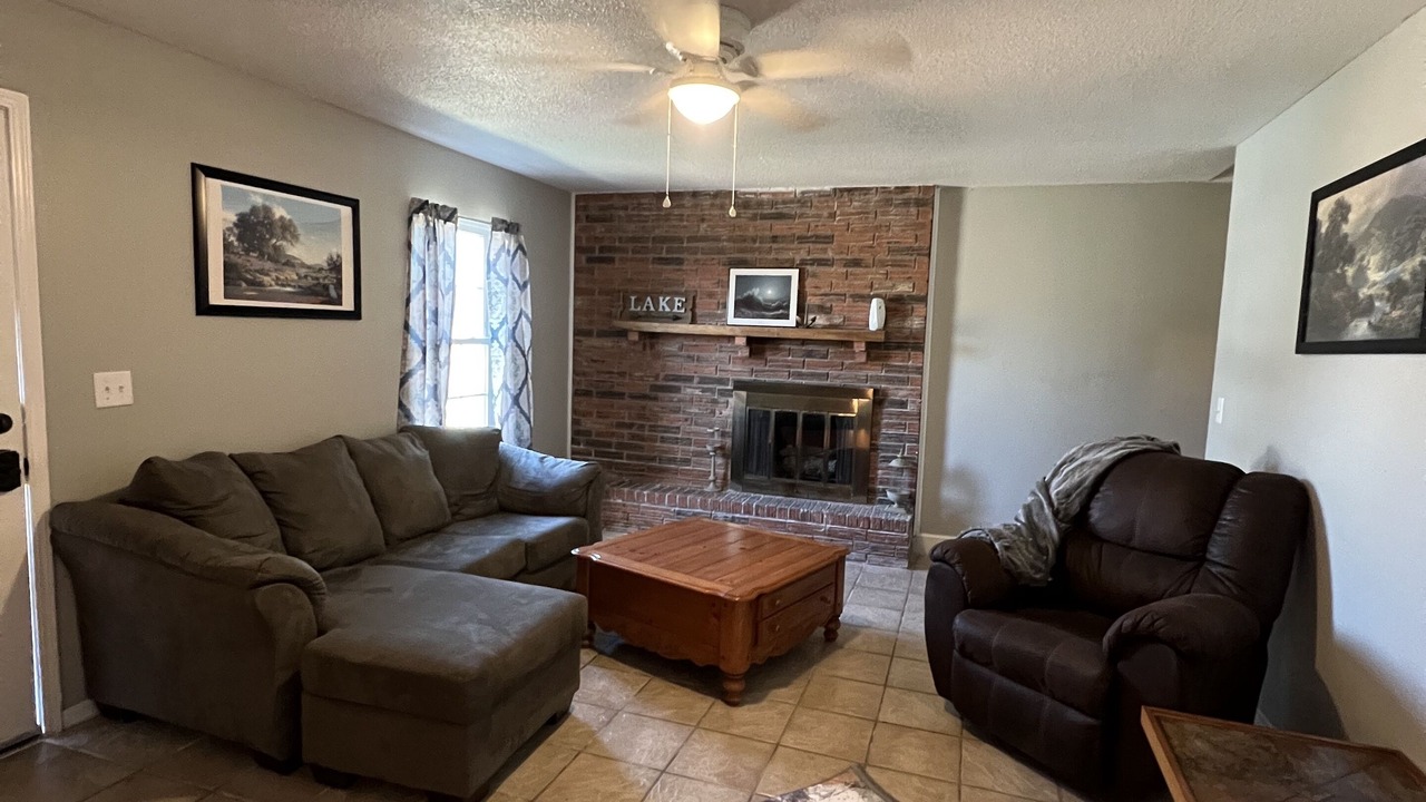 Photo of Livingroom in Iowa Park