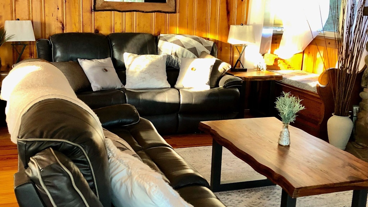 Photo of Livingroom in Penn Lake Park