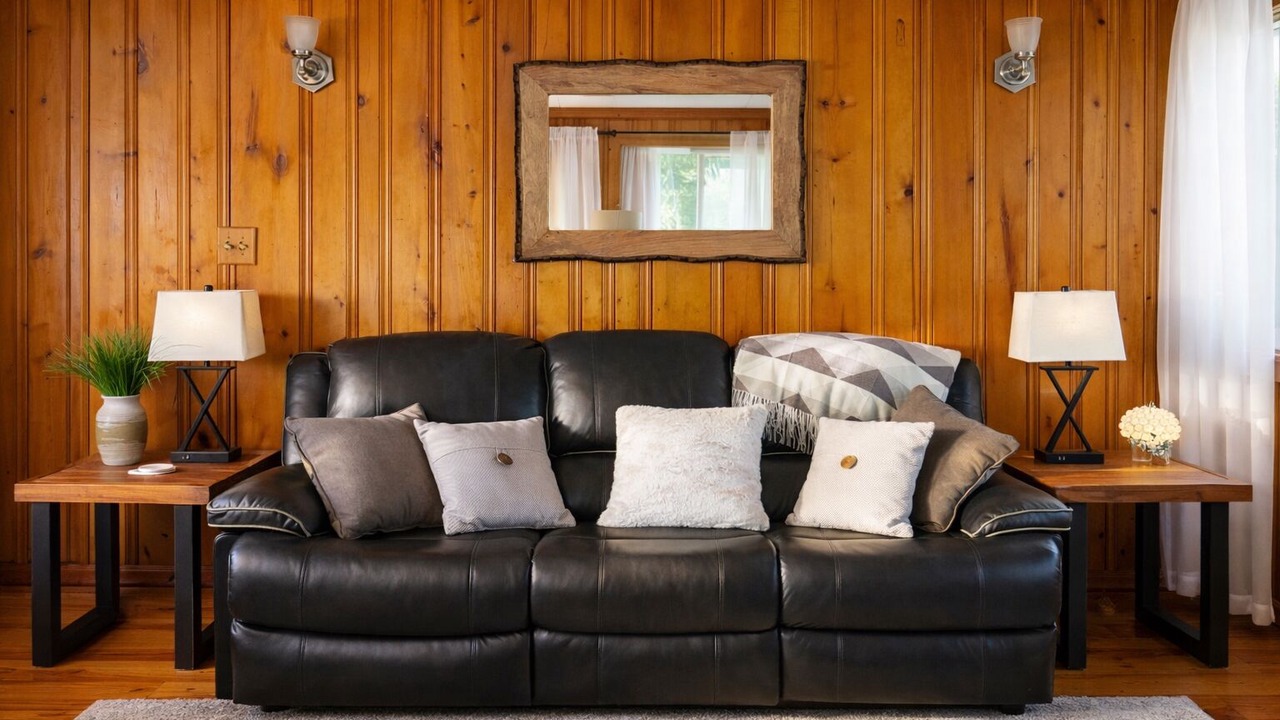 Photo of Livingroom in Penn Lake Park