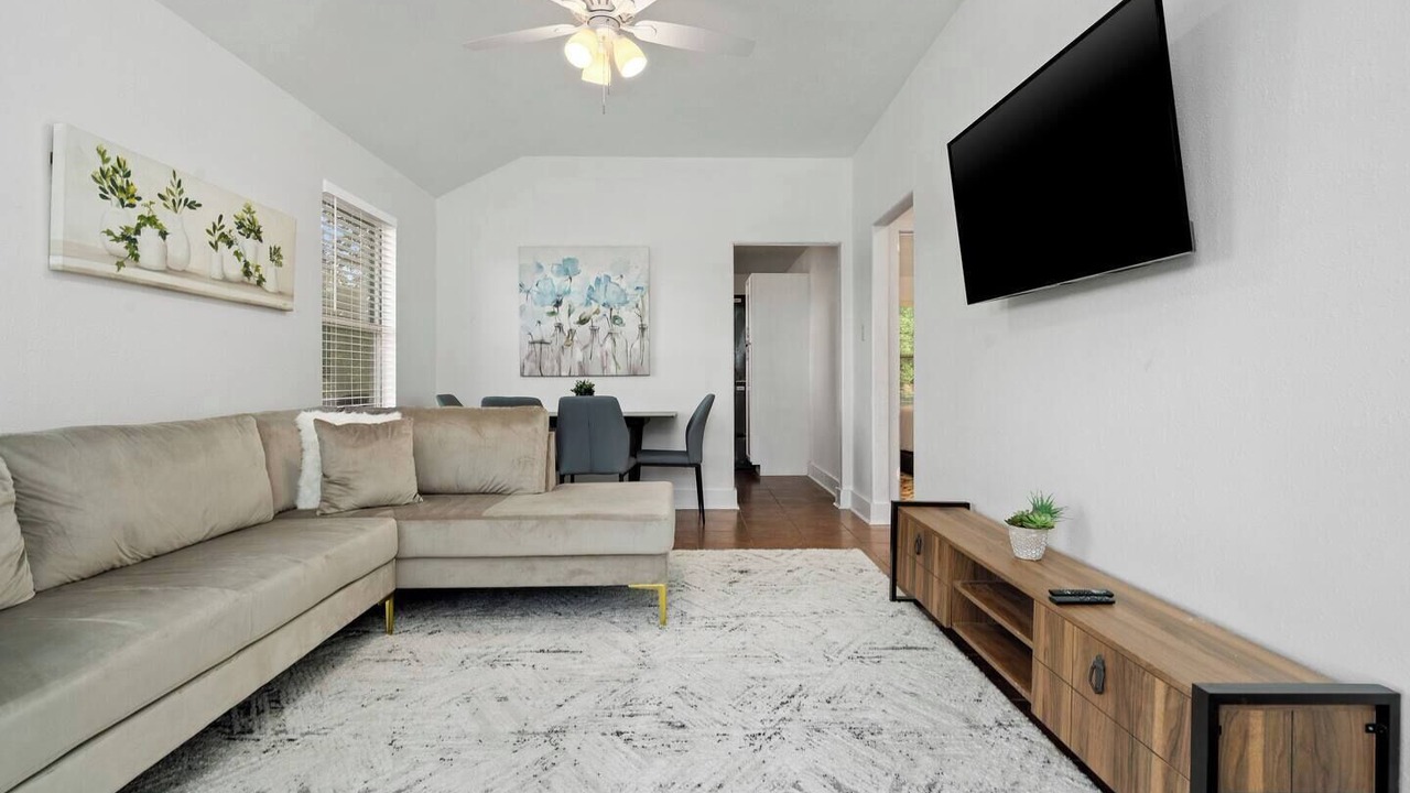 Photo of Livingroom in Northside