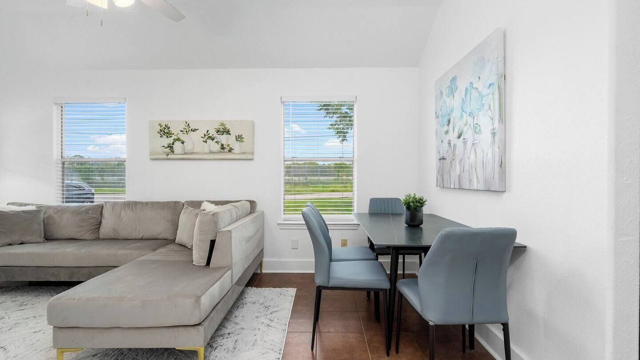 Photo of Livingroom in Northside