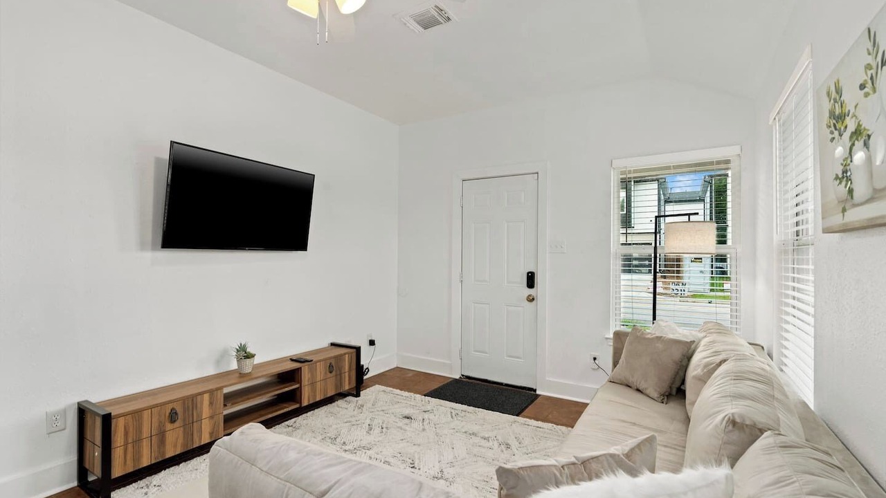 Photo of Livingroom in Northside