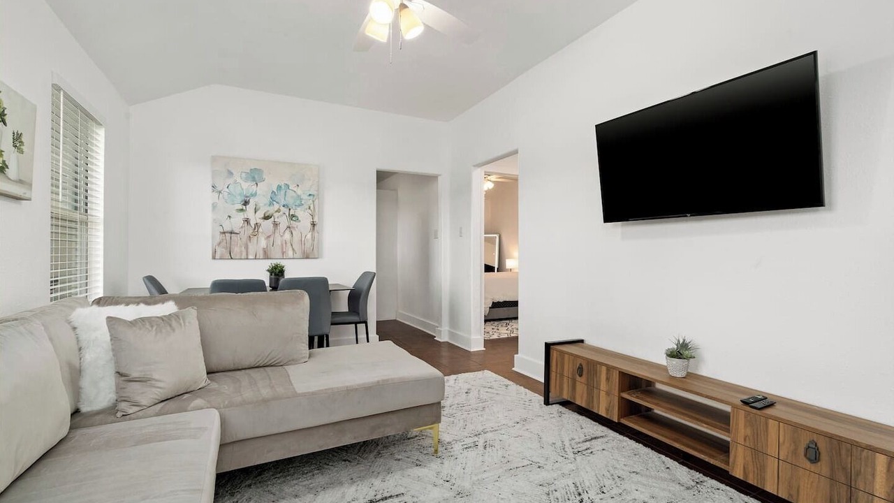Photo of Livingroom in Northside