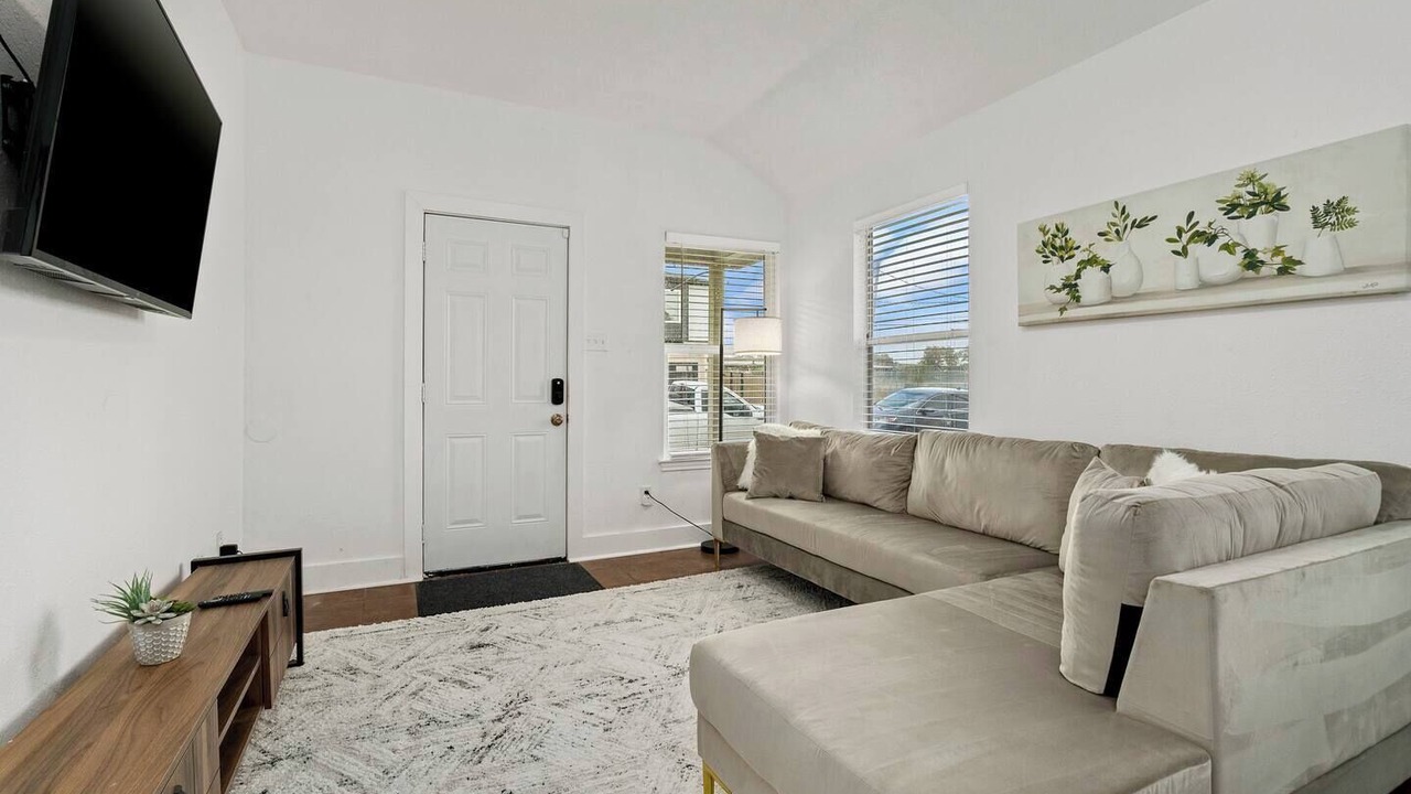 Photo of Livingroom in Northside