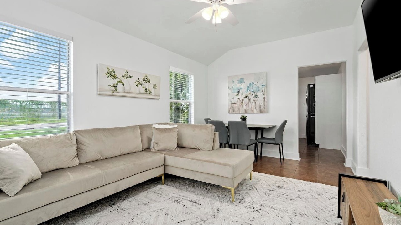 Photo of Livingroom in Northside