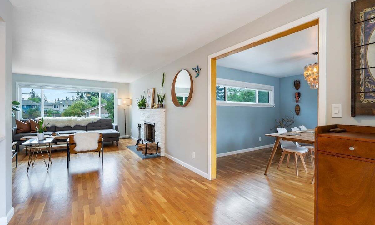 Photo of Livingroom in Shoreline