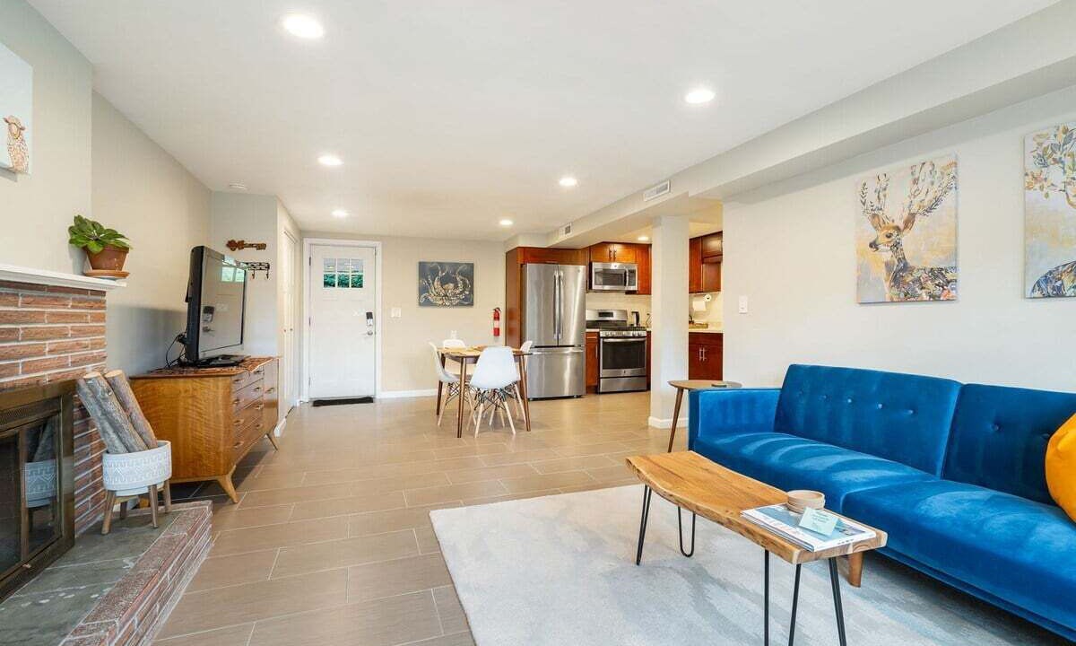 Photo of Livingroom in Shoreline