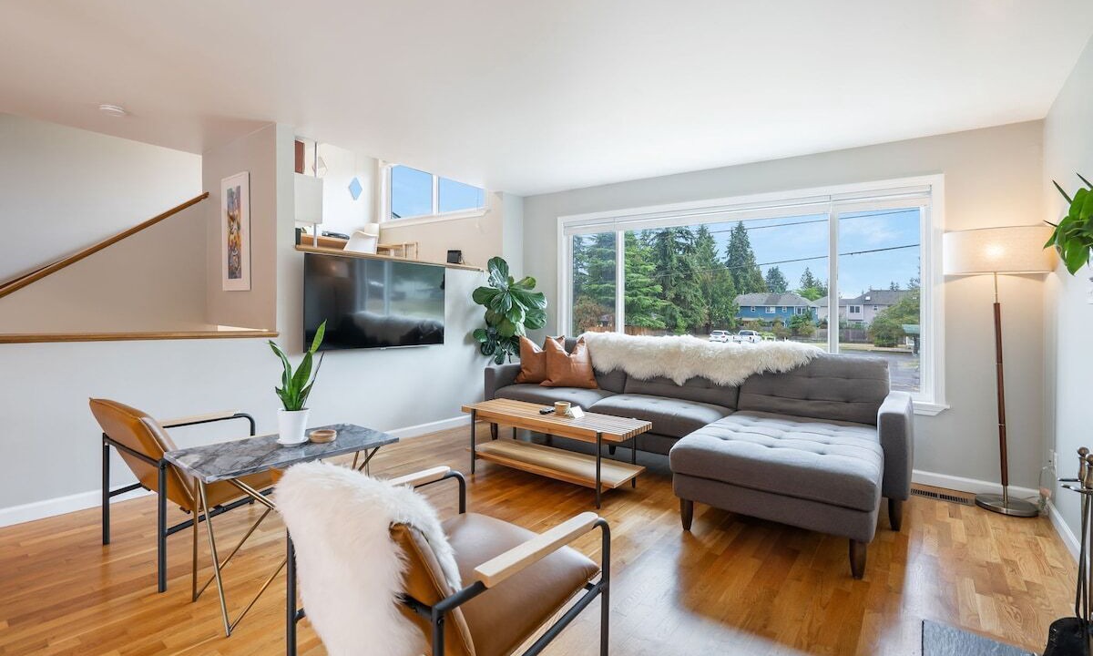 Photo of Livingroom in Shoreline