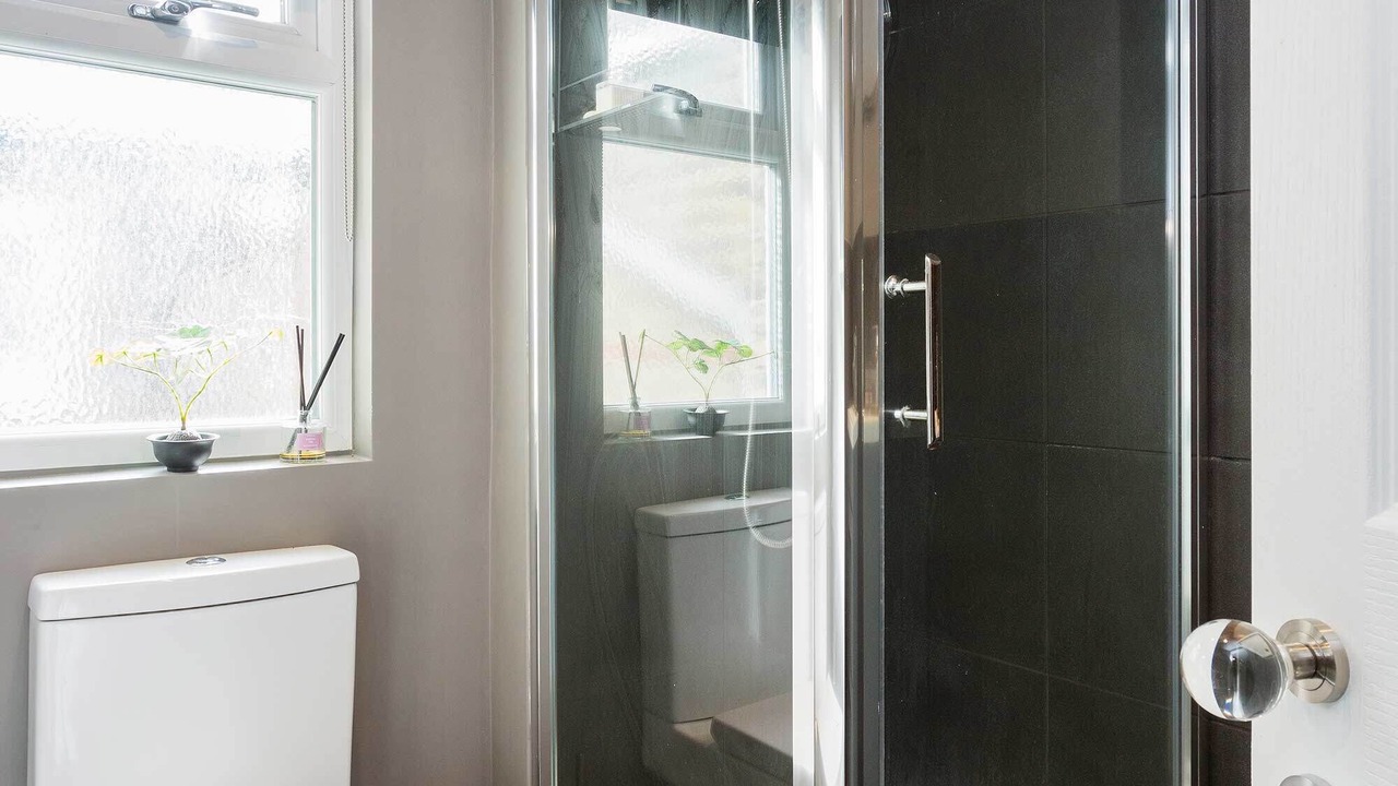 Photo of Bathroom in Oval