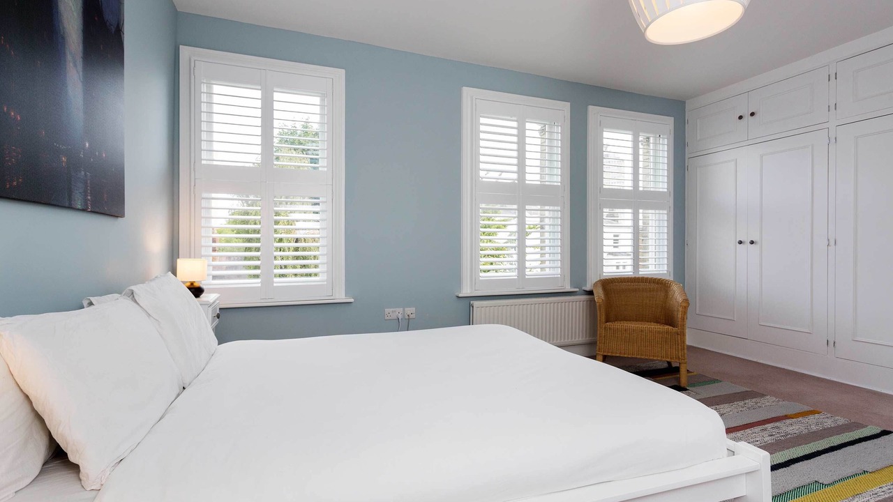 Photo of Bedroom in Oval