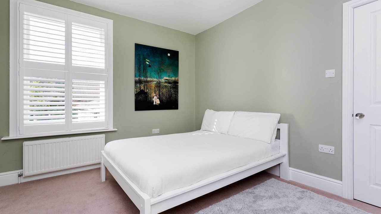 Photo of Bedroom in Oval