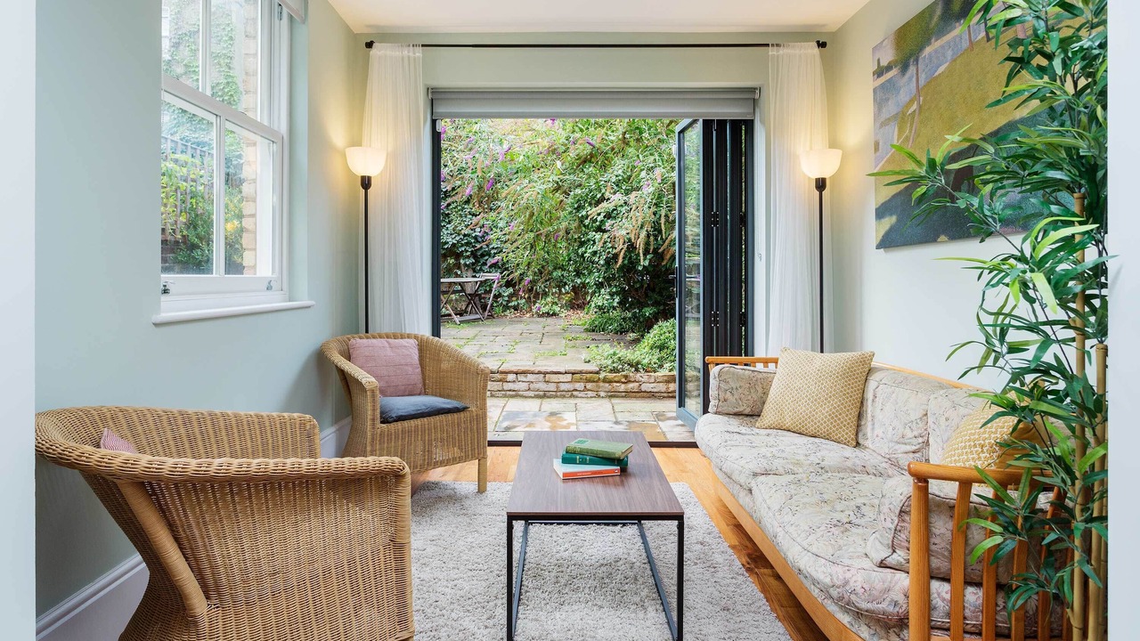 Photo of Livingroom in Oval