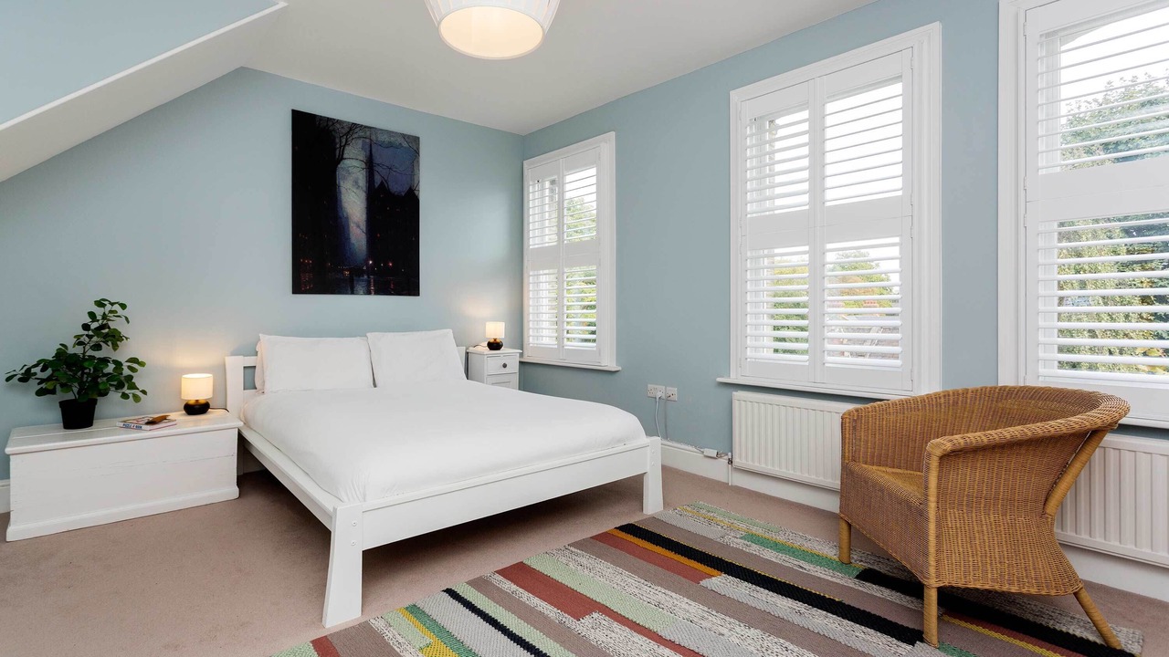 Photo of Bedroom in Oval