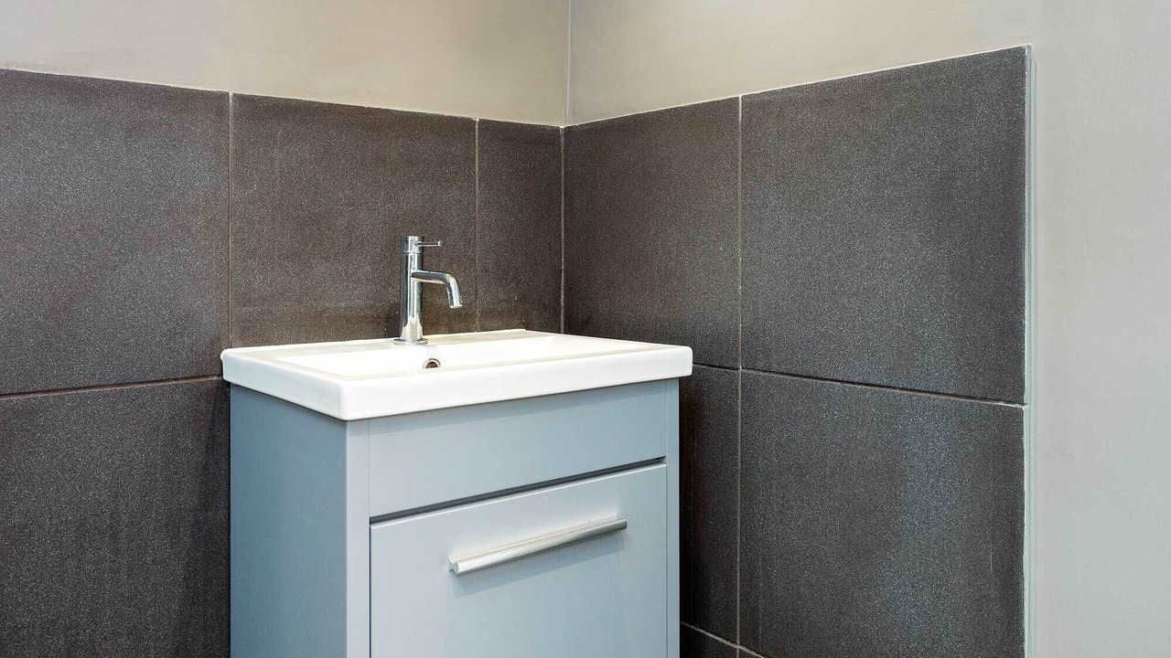 Photo of Bathroom in Oval