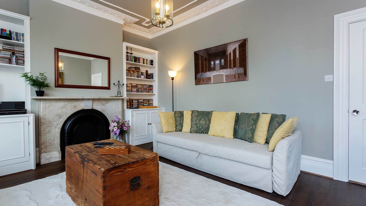 Photo of Livingroom in Oval