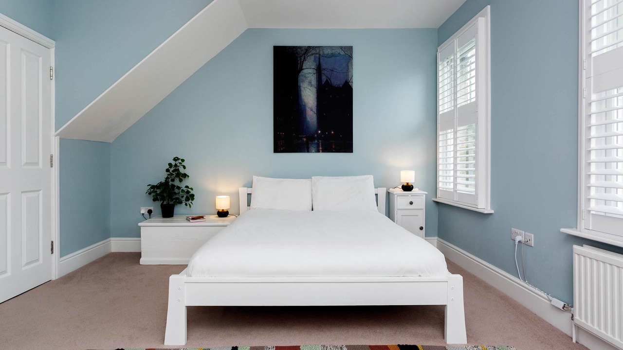 Photo of Bedroom in Oval