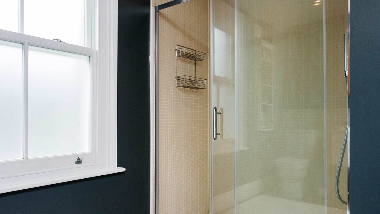 Photo of Bathroom in Oval