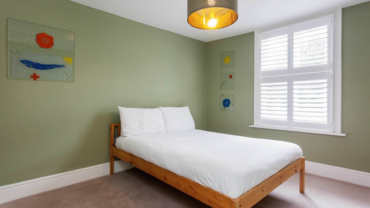 Photo of Bedroom in Oval