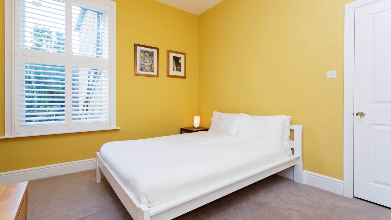 Photo of Bedroom in Oval