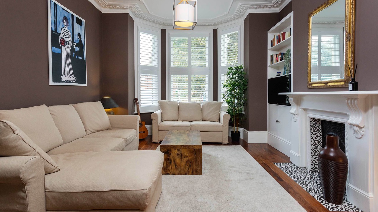 Photo of Livingroom in Oval